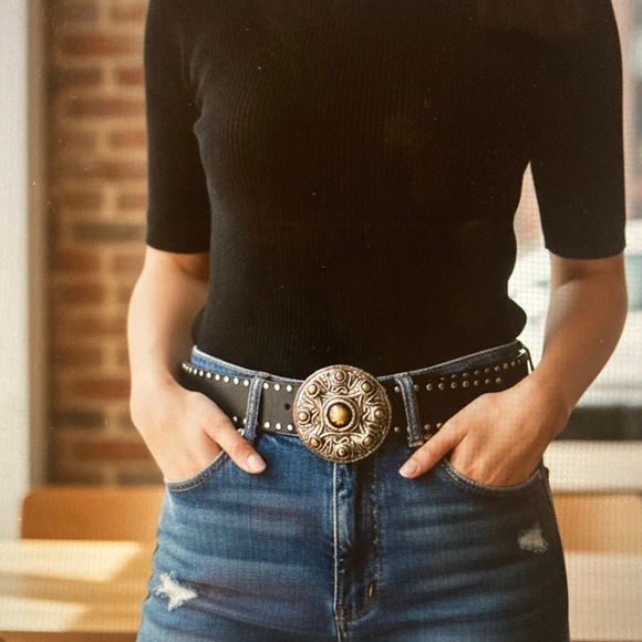 Accessories - Retro Southwestern Studded Leather Belt Ornate Silver Medallion Buckle